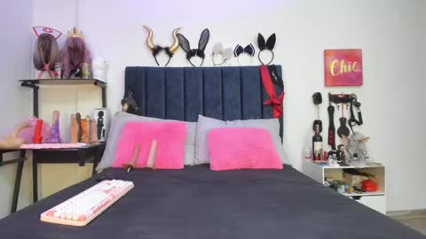 Snapshot of emmily_giraldo chatting on October 4, 2:11 pm online show from October 4, 2:11 pm