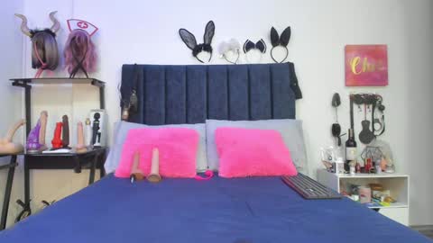 Snapshot of emmily_giraldo chatting on January 22, 11:56 am online show from January 22, 11:56 am