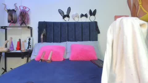 Snapshot of emmily_giraldo chatting on January 21, 11:46 am online show from January 21, 11:46 am