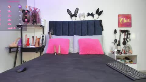 Snapshot of emmily_giraldo chatting on March 7, 12:12 pm online show from March 7, 12:12 pm