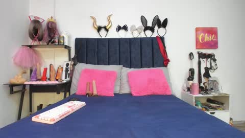          online show from March 5, 12:56 pm