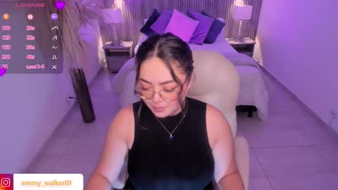 Emmy Walker online show from November 5, 11:04 am