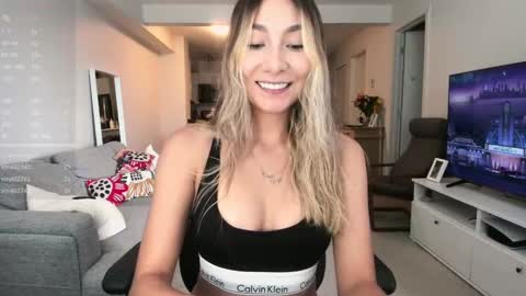 emyconneer online show from September 15, 7:10 pm