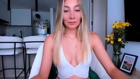 emyconneer online show from January 8, 2:25 pm