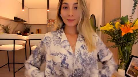 emyconneer online show from February 12, 2:56 am