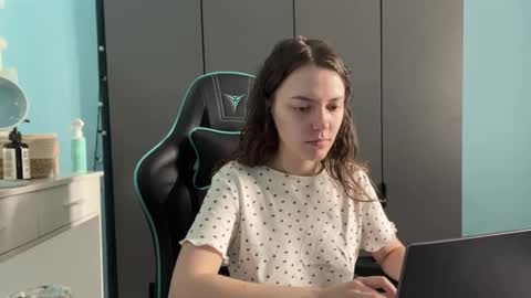 Lily online show from February 18, 2:10 am