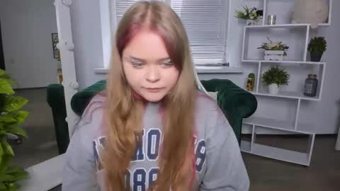 erica_love_ online show from October 12, 6:27 am