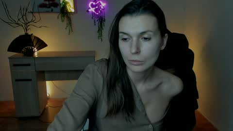 Snapshot of ericapowers chatting on December 6, 10:38 am EricaPowers online show from December 6, 10:38 am