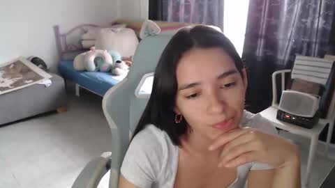 erina_1 online show from February 3, 5:28 pm