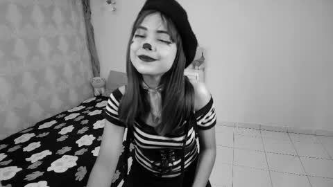 Snapshot of erline_wonr_ chatting on September 20, 8:51 pm Erline online show from September 20, 8:51 pm