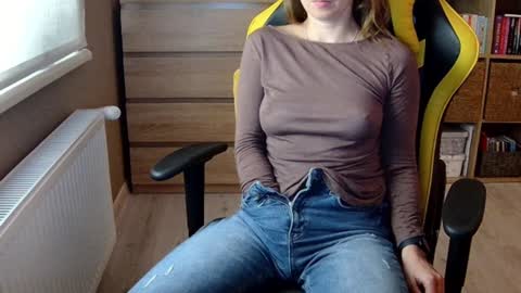 Snapshot of erotic_vibe chatting on January 8, 2:56 pm Melissa online show from January 8, 2:56 pm
