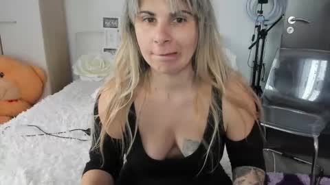 eroticsensualkitty4u online show from November 11, 11:29 am