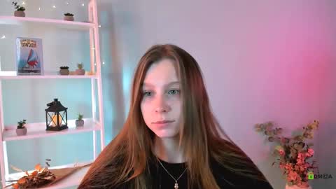 esme_moore_ online show from October 4, 8:53 am