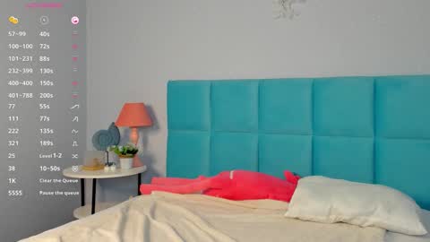 Snapshot of esme_runn chatting on October 13, 2:58 am Esme Runn online show from October 13, 2:58 am