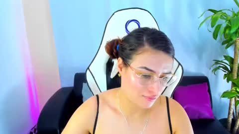 Esmeralda online show from February 6, 10:10 pm