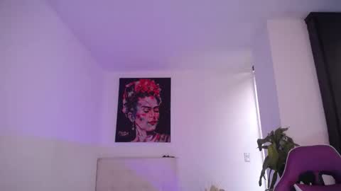 Esmeralda online show from November 22, 8:00 pm