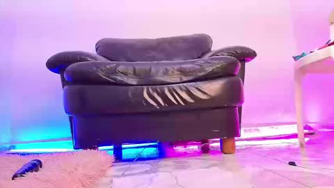 Snapshot of esmeralda_duarte chatting on September 9, 1:33 pm esmeralda online show from September 9, 1:33 pm