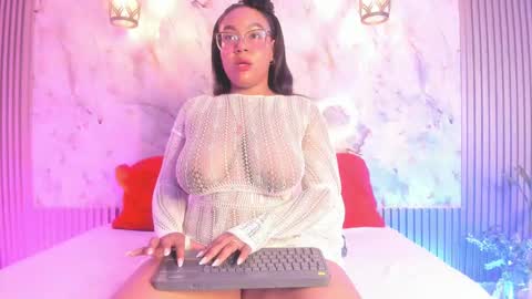 Snapshot of esmeralda_duarte chatting on March 9, 9:35 am esmeralda online show from March 9, 9:35 am