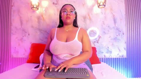 Snapshot of esmeralda_duarte chatting on February 3, 9:08 am esmeralda online show from February 3, 9:08 am