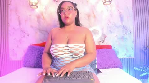 Snapshot of esmeralda_duarte chatting on March 10, 9:34 am esmeralda online show from March 10, 9:34 am