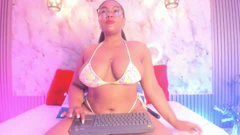 Snapshot of esmeralda_duarte chatting on March 7, 9:40 am esmeralda online show from March 7, 9:40 am