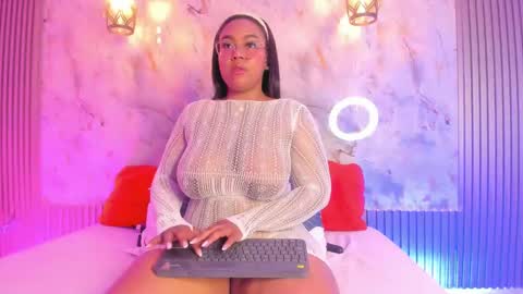 Snapshot of esmeralda_duarte chatting on January 27, 9:13 am esmeralda online show from January 27, 9:13 am