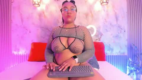 Snapshot of esmeralda_duarte chatting on February 22, 9:23 am esmeralda online show from February 22, 9:23 am