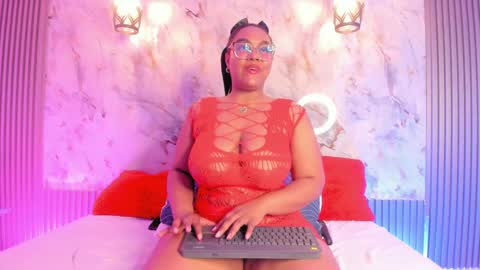 Snapshot of esmeralda_duarte chatting on February 8, 9:24 am esmeralda online show from February 8, 9:24 am