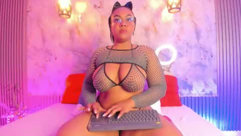 Snapshot of esmeralda_duarte chatting on January 22, 9:02 am esmeralda online show from January 22, 9:02 am
