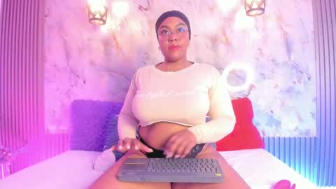 Snapshot of esmeralda_duarte chatting on January 31, 9:05 am esmeralda online show from January 31, 9:05 am