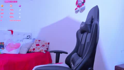 Snapshot of esmeralda_milf1 chatting on December 18, 10:02 pm esme online show from December 18, 10:02 pm