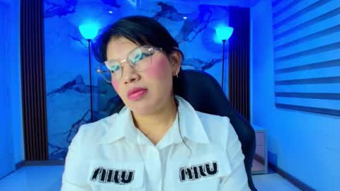 Esmeralda  online show from November 25, 11:45 am