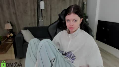 esteria online show from December 15, 10:15 pm