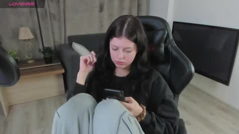 esteria online show from December 3, 6:49 pm