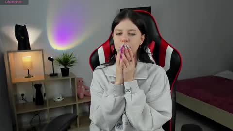 esteria online show from December 10, 5:33 pm