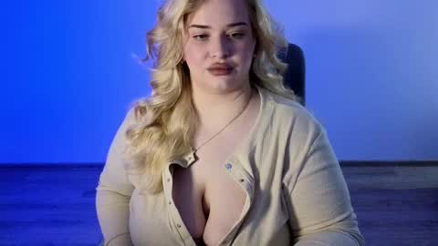 Estelle online show from April 3, 9:24 pm