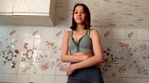 estellekirbo online show from March 29, 1:21 pm