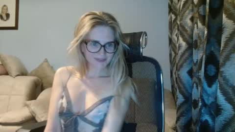 Snapshot of eva2323 chatting on January 22, 4:12 pm eva2323 online show from January 22, 4:12 pm