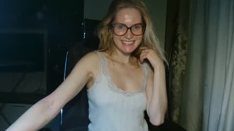 Snapshot of eva2323 chatting on March 8, 4:05 pm eva2323 online show from March 8, 4:05 pm