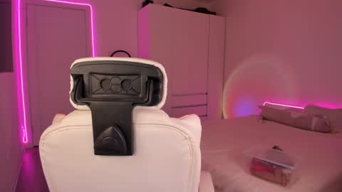 Eva Davis online show from February 10, 1:57 am