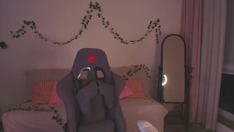 Eva Davis online show from October 27, 2:29 am