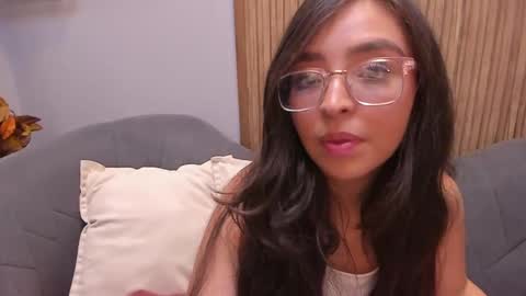 Snapshot of eva_macalliter chatting on December 8, 4:04 am Angelinne online show from December 8, 4:04 am