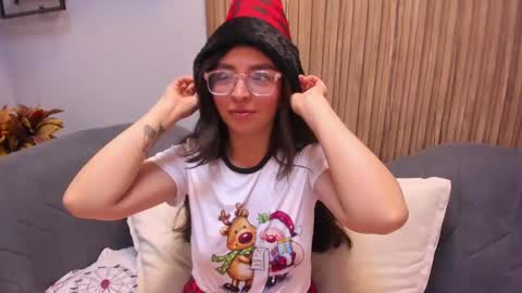 Snapshot of eva_macalliter chatting on December 24, 4:00 am Angelinne online show from December 24, 4:00 am