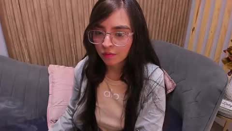 Snapshot of eva_macalliter chatting on February 2, 3:43 am Angelinne online show from February 2, 3:43 am