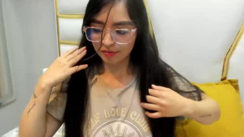 Snapshot of eva_macalliter chatting on March 9, 3:43 am Angelinne online show from March 9, 3:43 am