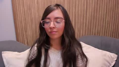 Snapshot of eva_macalliter chatting on December 7, 3:25 am Angelinne online show from December 7, 3:25 am