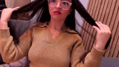 Snapshot of eva_macalliter chatting on October 19, 4:14 am Angelinne online show from October 19, 4:14 am