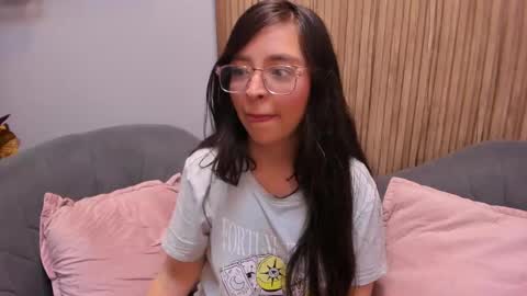 Snapshot of eva_macalliter chatting on December 31, 3:01 am Angelinne online show from December 31, 3:01 am