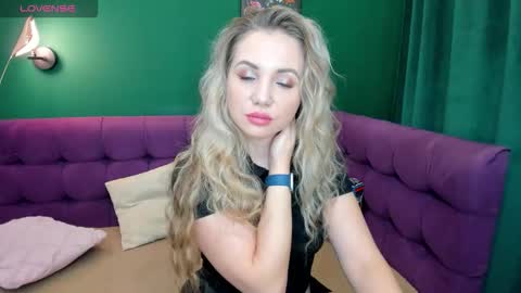 Snapshot of eva_moran chatting on September 19, 1:48 am Eva 3 online show from September 19, 1:48 am