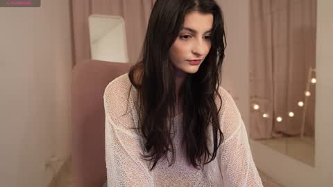 EVA  online show from December 8, 4:07 pm